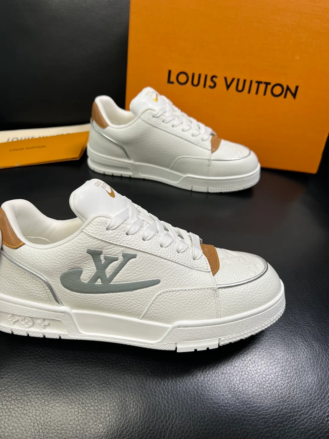 Men's shoes 💰840 Lv high quality top crafts Louis Vuitton, sports sneakers counter synchronization, uppers imported from Italy, high-quality splicing colorful complex crafts, imported mesh pads soft and comfortable, soles: original soles specially provided by the original factory, T men's shoes 💰U exclusive movable molded soles super comfortable, original factory single goods, code number 39-44 (customized 38 45)
